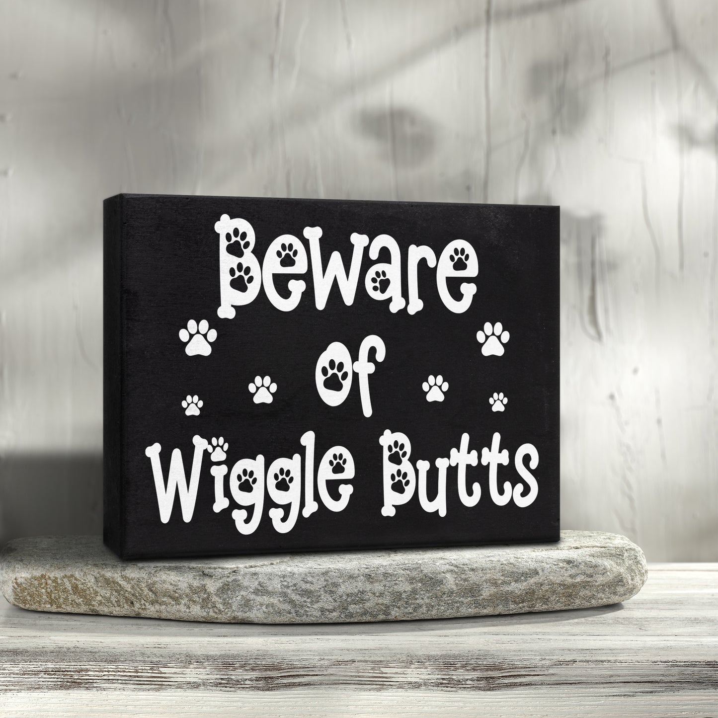 JennyGems Wigglebutts Dog Gift Sign Decor, Funny Dog Wall Art Sign, Gifts for Dog Lovers, 8x6 Inch Wood Sign, Dog Mom Gifts, Dog Signs, Gifts for Animal Lovers